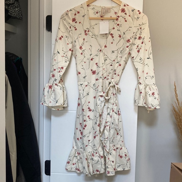 Brand NEW H&M floral print wrap dress - Picture 3 of 13